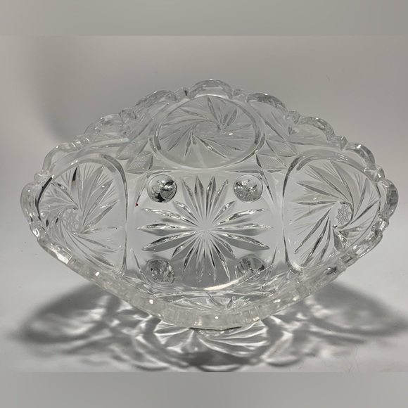 VIOLETTA POLAND HAND CUT 24% LEAD CRYSTAL OVAL FOOTED BOWL - Picture 4 of 9